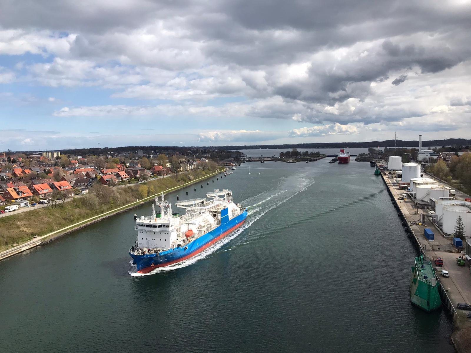 Shipping Industry Faces Volatility from Tariffs and Geopolitical Conflicts